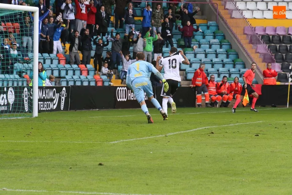 Manu Molina celebra su penalti a lo Panenka, ante Las Palmas