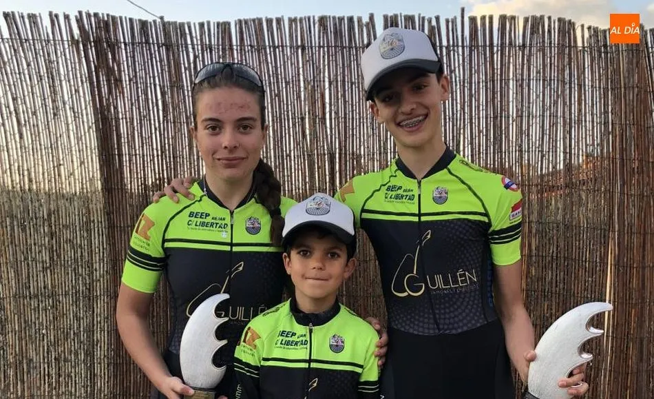 Natalia Ovejero, Rodrigo Hernández y David Martín tras subir al pido en Soto del Cerrato