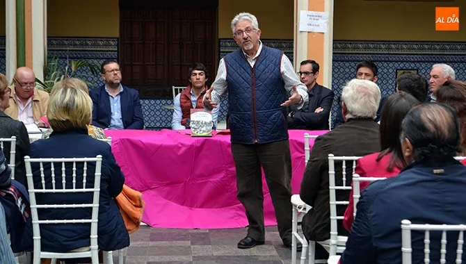 Toño Blázquez presentaba durante el X Bolsín Taurino de Peñaranda su libro El veneno del toro