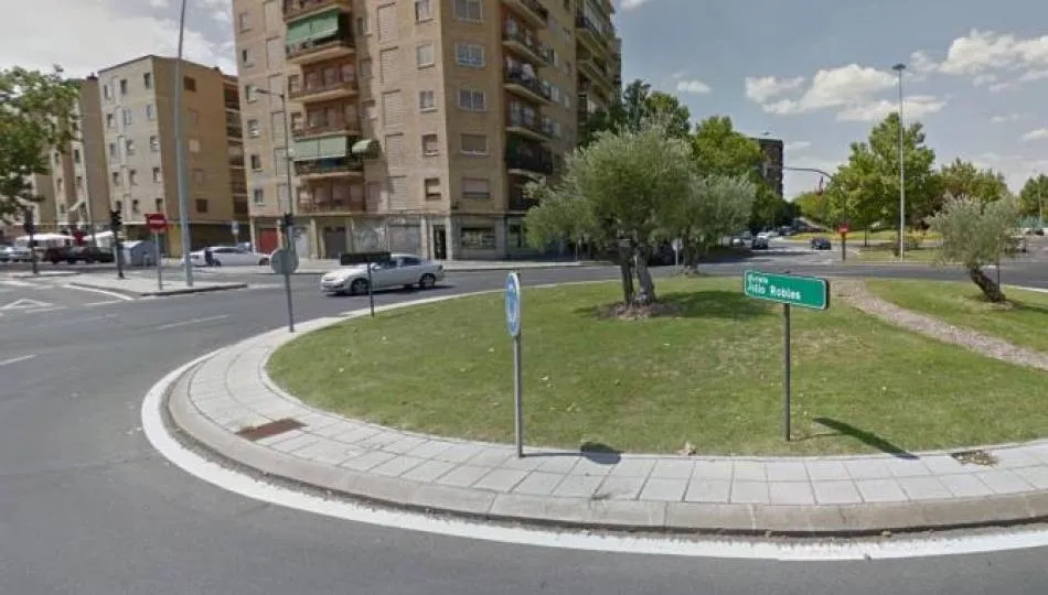 Glorieta Julio Robles, junto al Multiusos Sánchez Paraíso