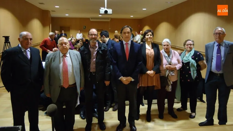 Autoridades y representantes de las asociaciones de mayores han participado en la presentación de la Federaciónc