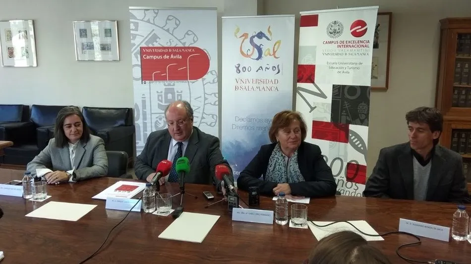 Enrique Cabero ha participado en la presentación de los actos en la Escuela Universitaria de Ávila