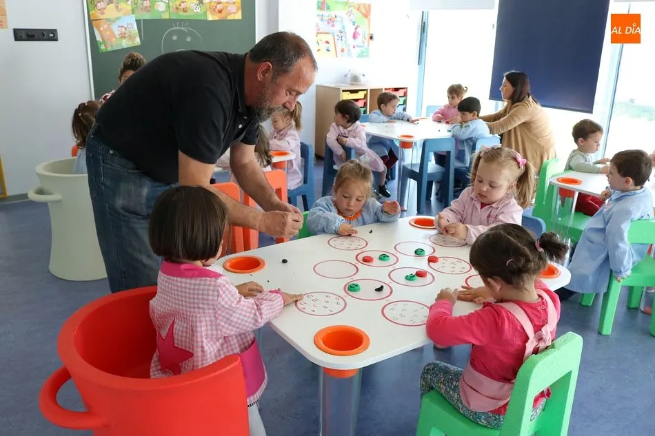 El artista Quintín Sánchez impartió la sesión titulada Moldea tus emociones