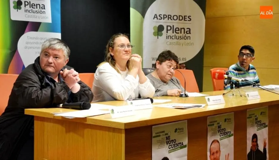 Rueda de prensa de los colectivos de personas con discapacidad de Salamanca. Foto de Lydia González