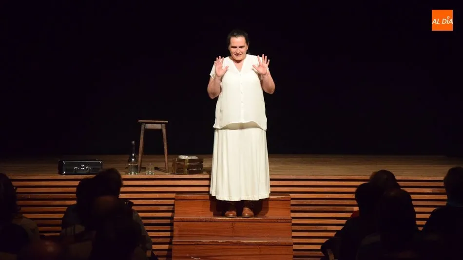 Mercedes Herrero, en la Biblioteca Torrente Ballester. Foto: Eva Fernández