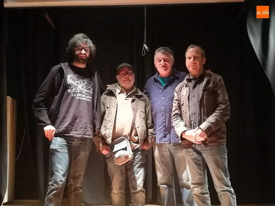 El Gran Wyoming en el teatro con miembros de Cateja Teatro