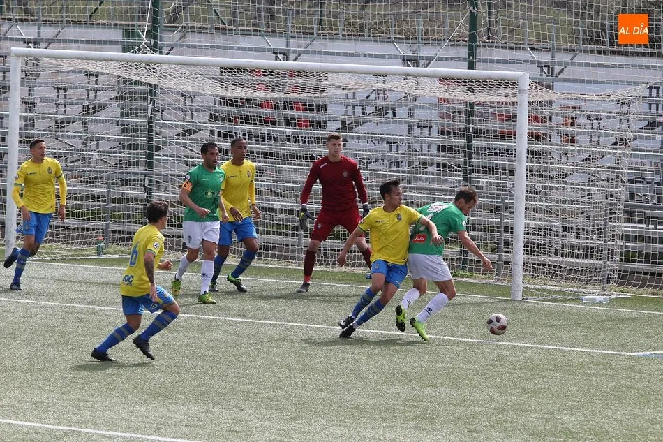 El Guijuelo doblega a Las Palmas pero falla de cara al gol (0-0)