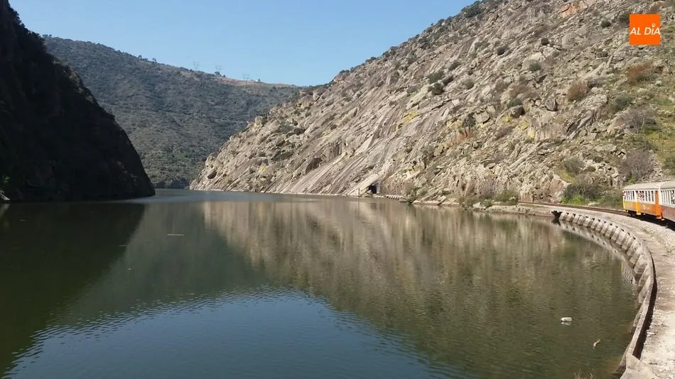 El Miradouro atravesando el paisaje del Alto Duero portugués