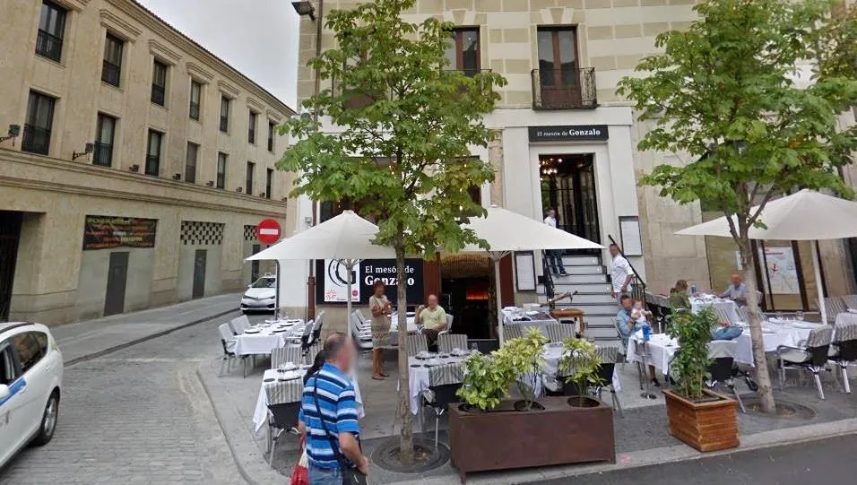 Restaurante El Mesón, ubicado en el número 10 de la Plaza de Poeta Iglesias. Foto Google Maps