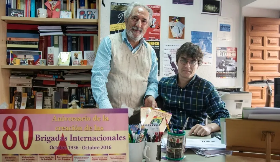 Los profesores de la Universidad de Salamanca Javier Sánchez Zapatero, profesor titular del Departamento de Lengua Española, y Antonio R. Celada, catedrático jubilado del Departamento de Filología Inglesa