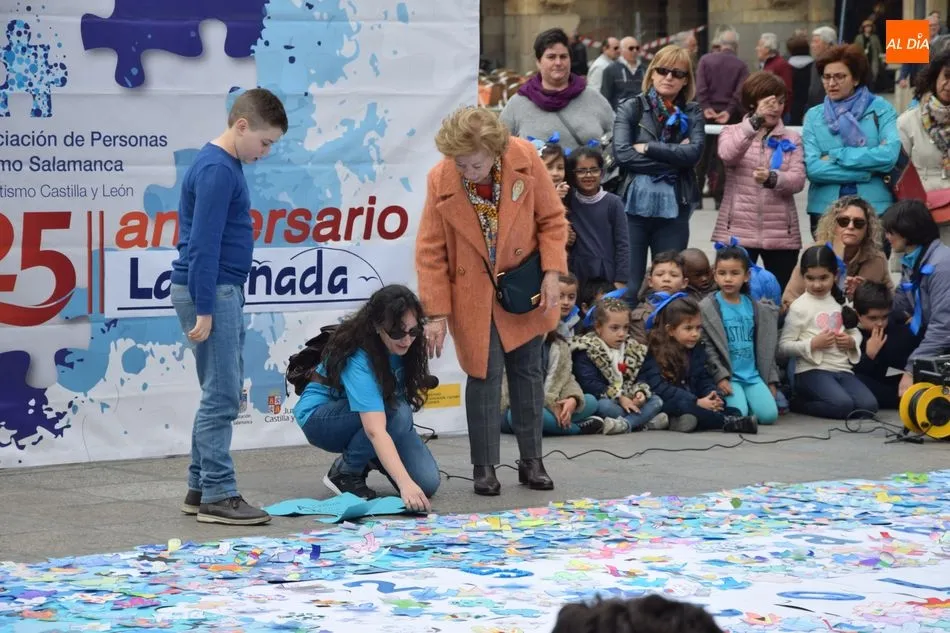 La Cañada celebra su 25 aniversario con un puzle gigante en la Plaza Mayor