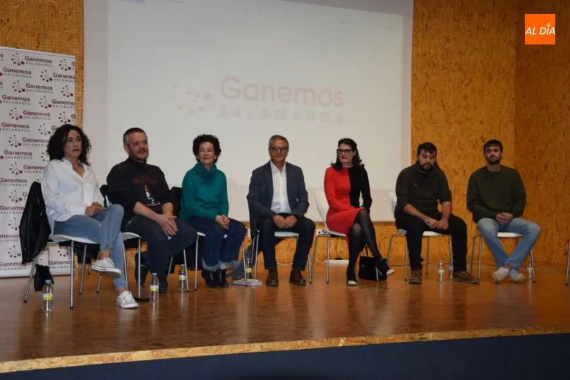 Siete de los candidatos a las primaria de Ganemos para el Ayuntamiento. Fotos: Eva Fernández