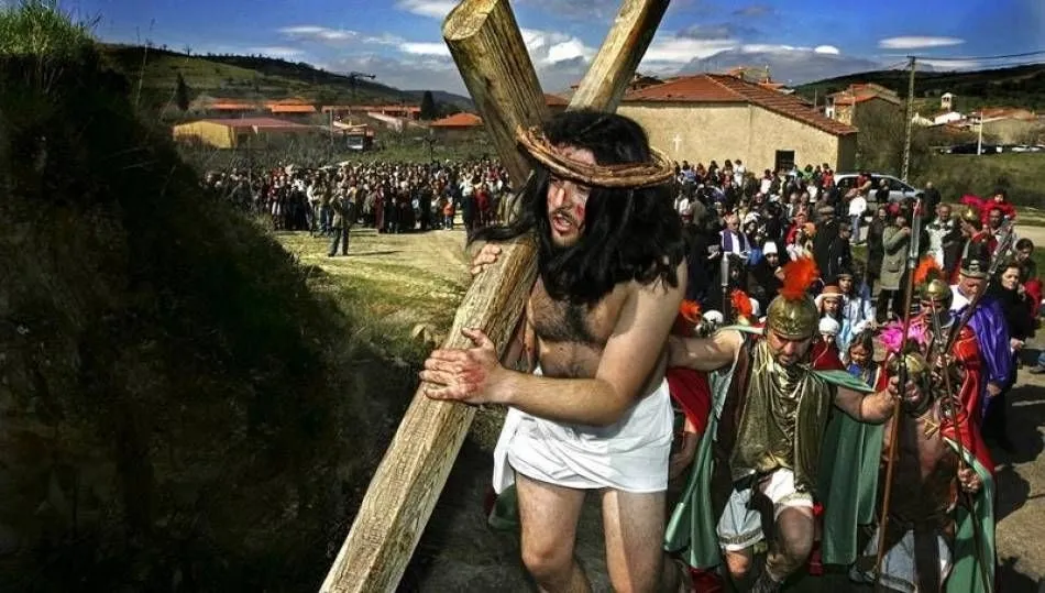 Multitudinaria pasión viviente en Serradilla del Arroyo