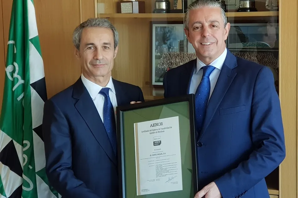 Javier Esteban, Director Regional El Corte Inglés Galicia-Asturias, y Martín Pita, director AENOR para la Región Atlántica