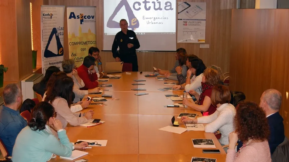 Participantes en la jornada informativa Actúa: comercio seguro