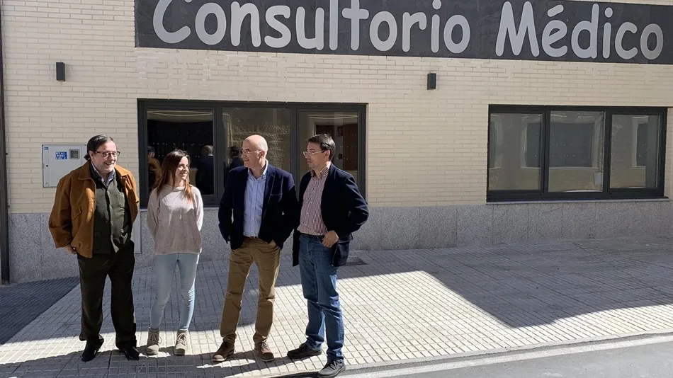 Visita del PSOE al consultorio médico de Castellanos de Moriscos