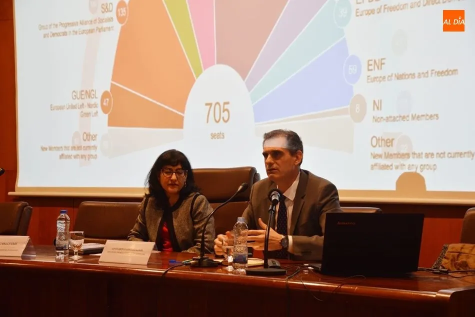 Conferencia impartida por el catedrático Luis Norberto González. Fotos: Lydia González