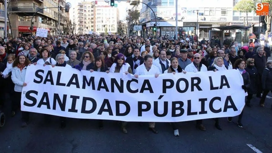 Una de las mareas blancas celebrada en Salamanca en defensa de la sanidad pública