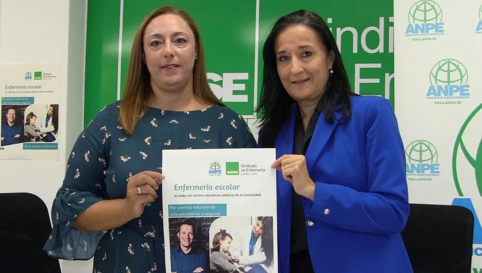 La secretaria presidenta de ANPE Castilla y León, Pilar Gredilla, a la derecha, en un acto anterior con SATSE