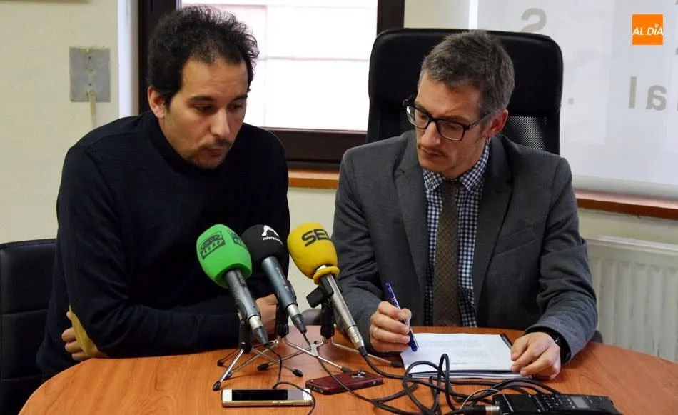 Domingo Benito y Gorka Esparza,  promotores que llevaron a cabo la demanda