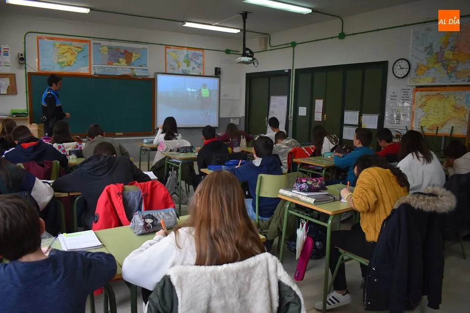La Policía Local de Guijuelo enseña educación vial a los escolares  