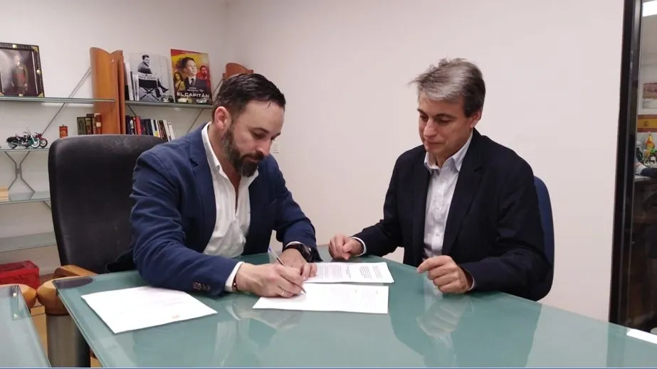 El presidente de VOX, Santiago Abascal y Policarpo Sánchez, presidente de la Asociación Salvar el Archivo