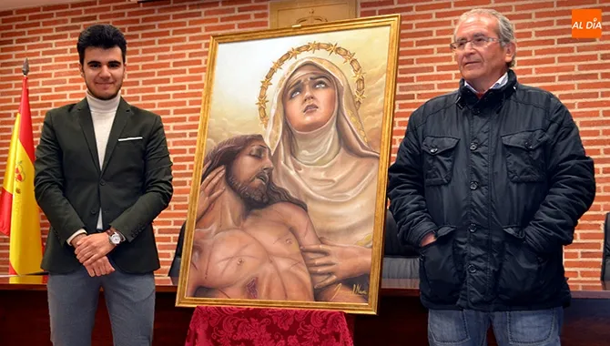 Paco Blázquez, alcalde de Macotera, junto a José Ángel Nava, autor del cartel anunciador de la Semana Santa de Macotera