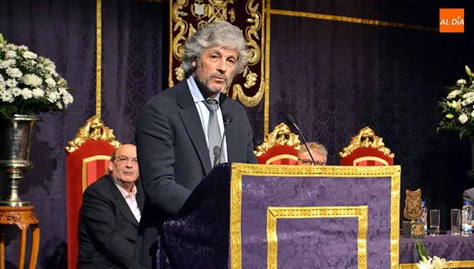 El cardiólogo peñarandino José María de la Torre pronunciaba el Pregón de la Semana Santa en el Teatro Calderón