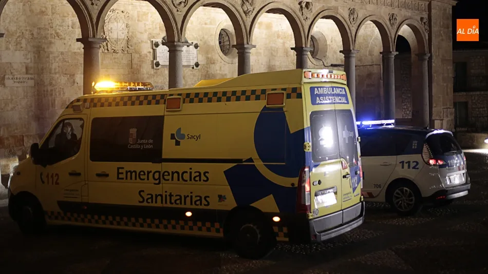 Los vehículos de los servicios de emergencia en la puerta del Convento de los Dominicos