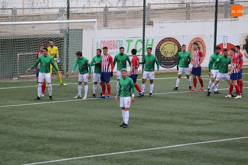 El Guijuelo frente al Atlético B en el partido de la primera vuelta