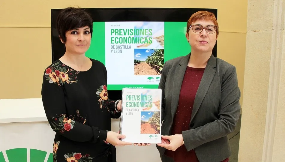 La directora  Territorial  de  Unicaja  Banco  en  León, Margarita Serna, y la coordinadora  del  informe  y Técnico de Analistas Económicos de Andalucía, Felisa Becerra