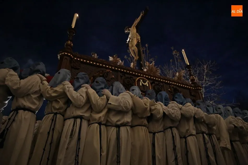 Pasos de la cofradía más antigua de Salamanca. Fotos: Alejandro López