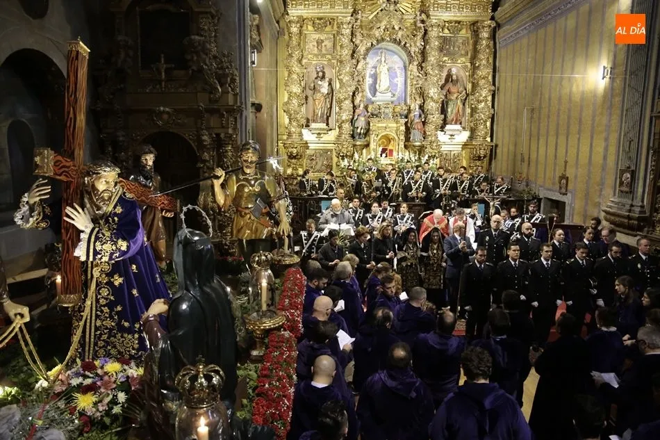 Pasos de la Congregación de Jesús Nazareno y del Santo Entierro. Fotos: Alejandro López