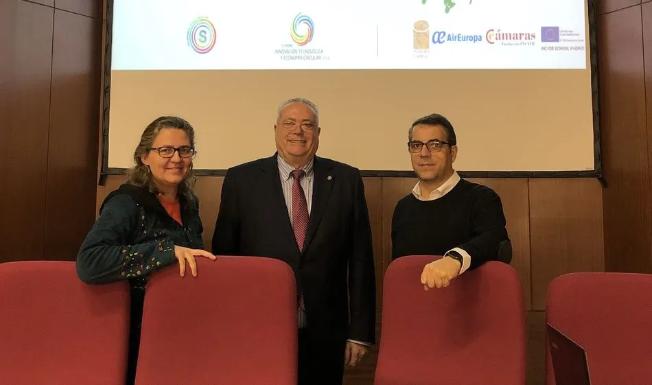 Alfredo de Miguel y Alfonso Barbero han presentado el proyecto a los alumnos