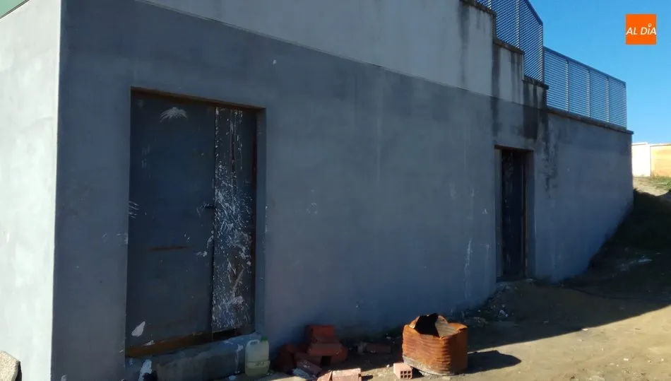 La puerta fue reventada con un tablón