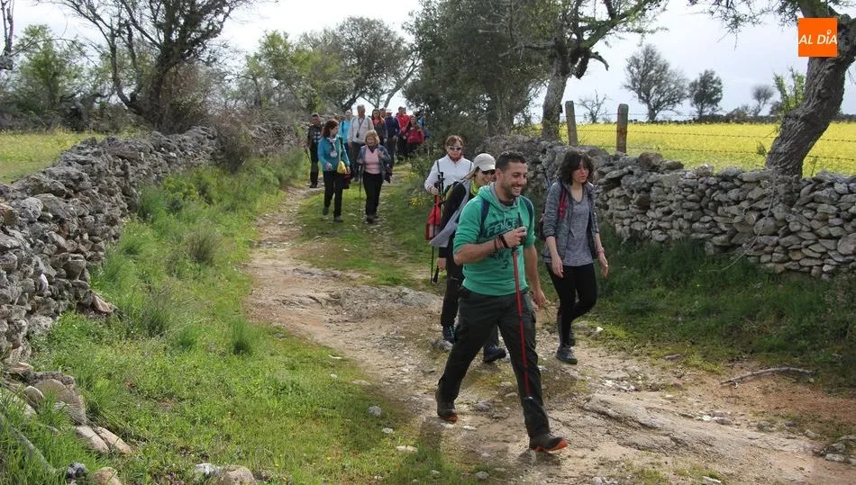 El senderismo es una de las actividades favoritas de los turistas rurales