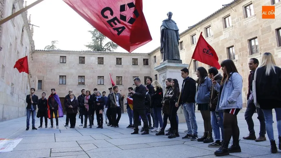 Acto de CEA en el Patio de Escuelas de la Universidad. Foto: Elena López