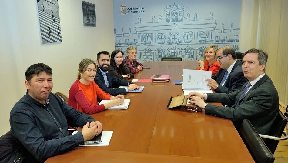 La primera mesa se centra en el ámbito de la generación de actividad económica y fomento del empleo