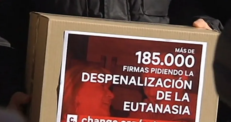 Firmas entregadas en el Congreso para regularizar la eutanasia