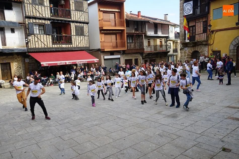 La Plaza Mayor se convirtió en una pista de baile en contra de la violencia machista
