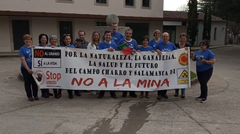 José Inácio Faria estuvo acompañado en Retortillo por algunos de los integrantes de la plataforma Stop Uranio