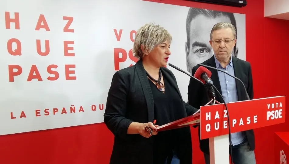 La número uno al Senado por el PSOE de Salamanca, Elena Diego, junto al candidato socialista al Congreso, Fidel Francés