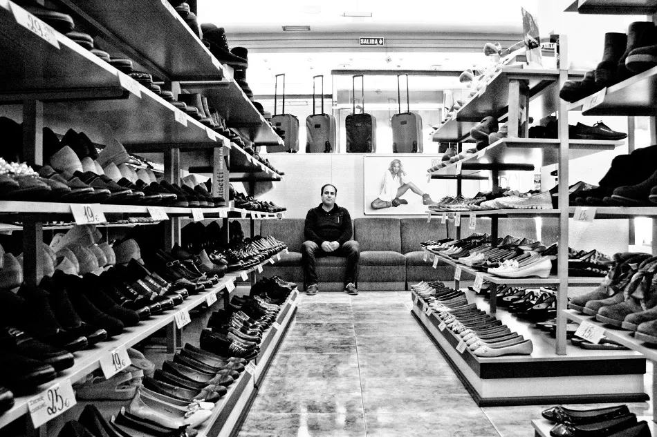 Entre sus zapatos, fotografía de Indalecio García que ha ganado este certamen