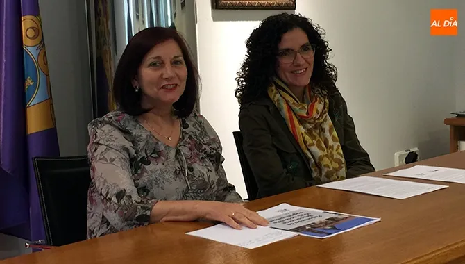 La alcaldesa de Peñaranda, Carmen Ávila, y la responsable del programa de accesibilidad cognitiva, Rosa Martínez, presentaban hoy la iniciativa