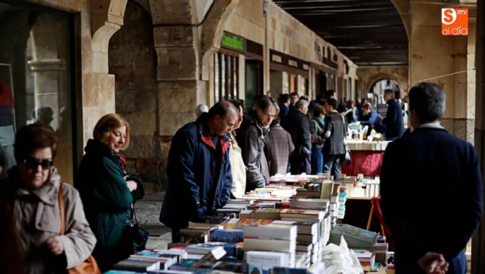 Un año más lo soportales de la Plaza Mayor se llenarán de libros