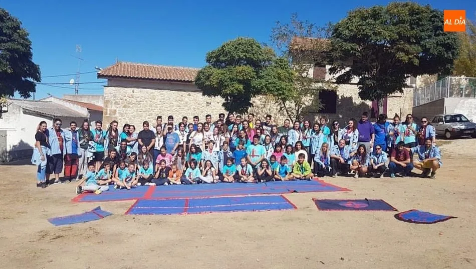 Cerca de 70 scout, entre niños y monitores, animan estos días las calles de Cipérez