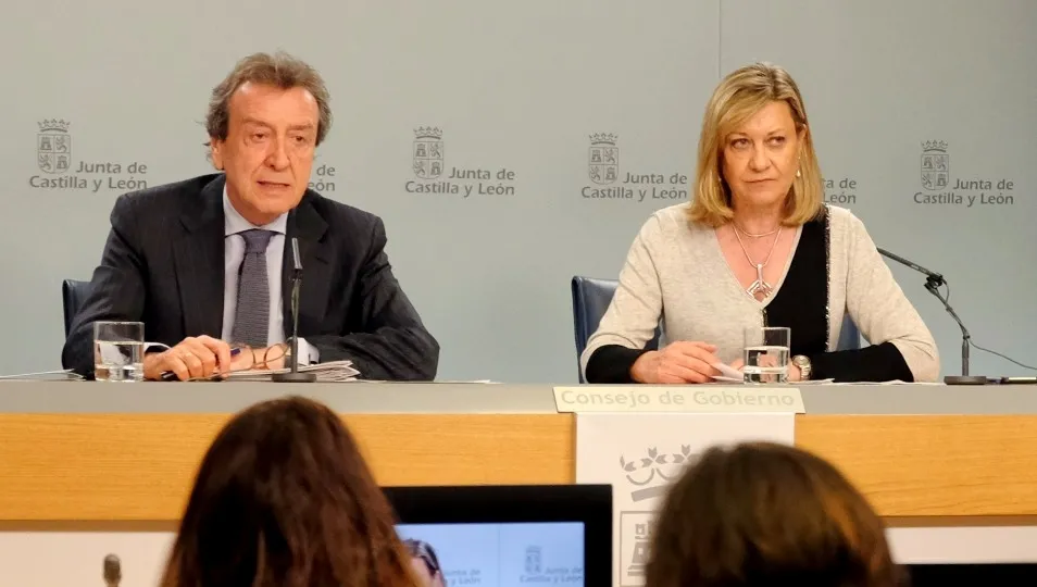 José Antonio de Santiago y Pilar del Olmo, consejeros de la Junta, en la rueda de prensa sobre el Consejo de Gobierno