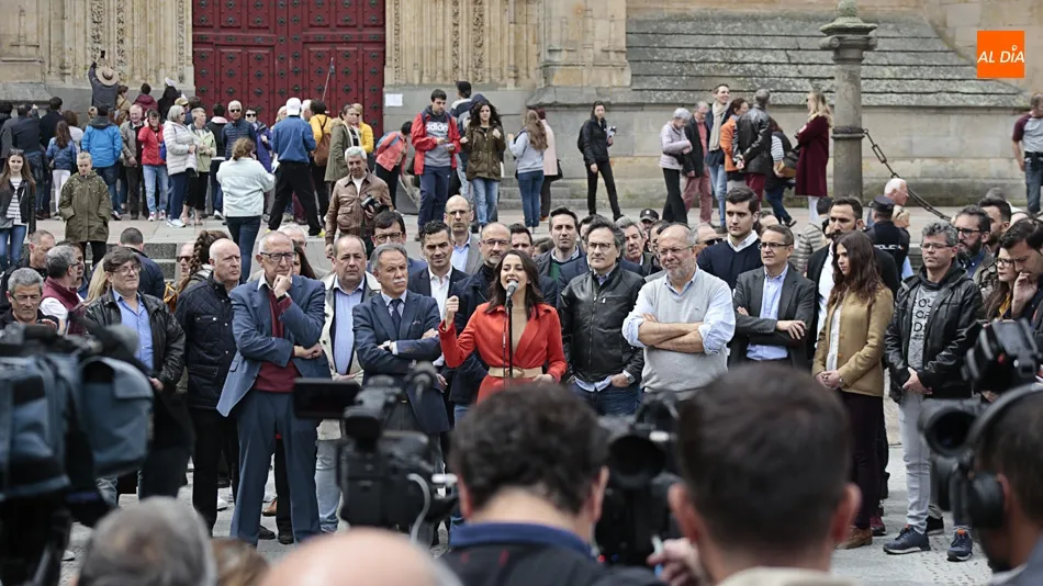 Inés Arrimadas, acompañada de cargos públicos de Cs en el acto que ha tenido lugar en Salamanca