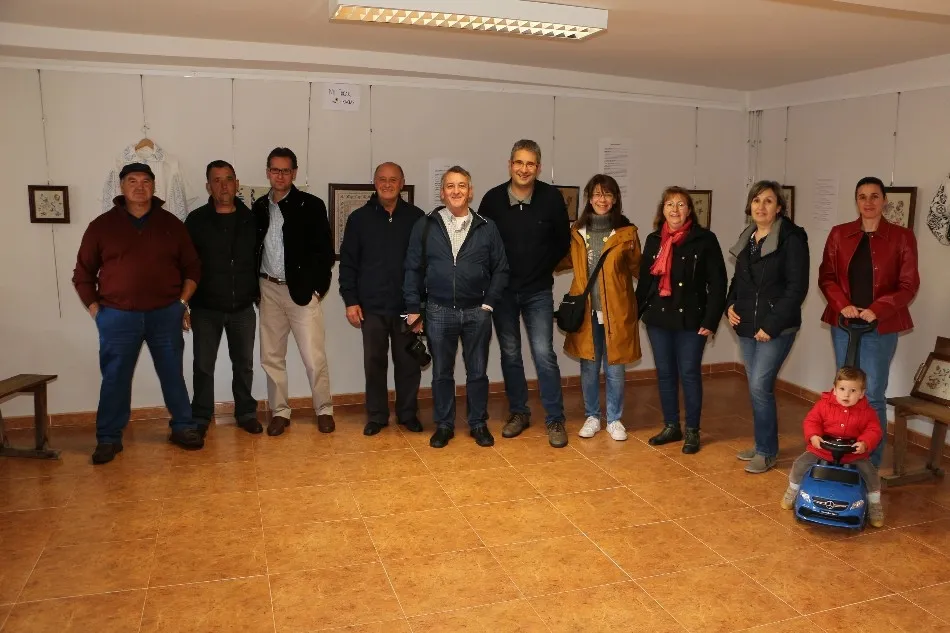 Miembros de Acasa y el Ayuntamiento en la inauguración