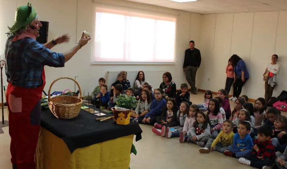 La biblioteca de Cabrerizos celebra el Día del Libro con un taller de marcapáginas y cuentacuentos